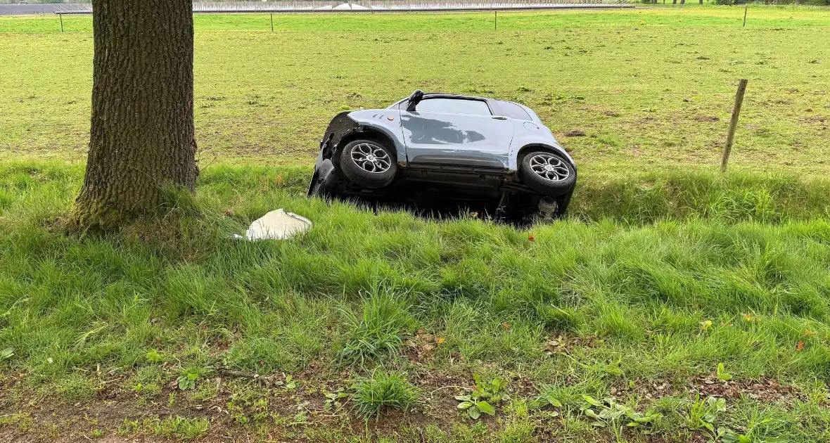 Brommobiel rijdt greppel in, bestuurder gewond - Foto 2