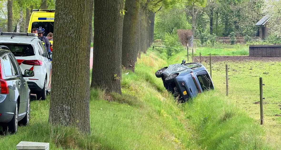 Brommobiel rijdt greppel in, bestuurder gewond - Foto 3