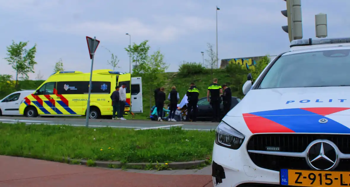 Persoon op fiets gewond bij aanrijding - Foto 3