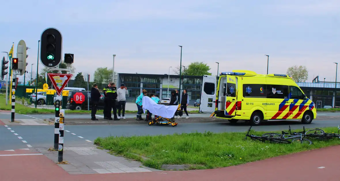 Persoon op fiets gewond bij aanrijding - Foto 5