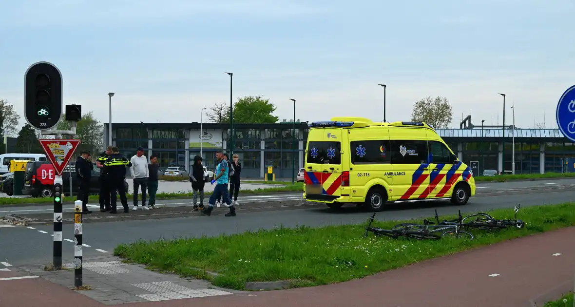 Persoon op fiets gewond bij aanrijding - Foto 6