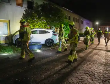 Bestuurster rijdt tegen woning tijdens parkeren