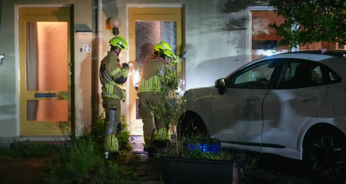 Bestuurster rijdt tegen woning tijdens parkeren - Foto 5