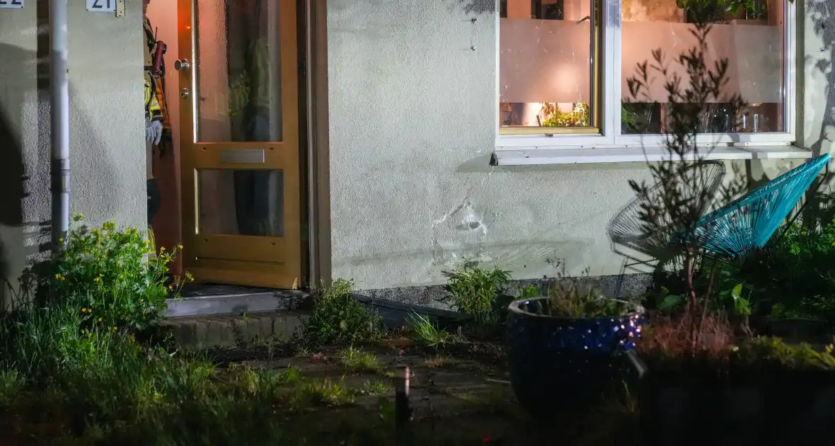 Bestuurster rijdt tegen woning tijdens parkeren - Foto 8