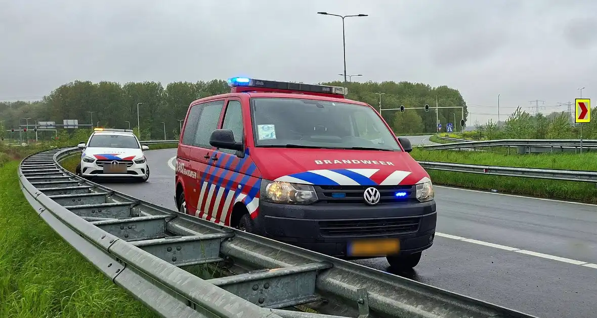 Verkeersoverlast door gekantelde vrachtwagen - Foto 6