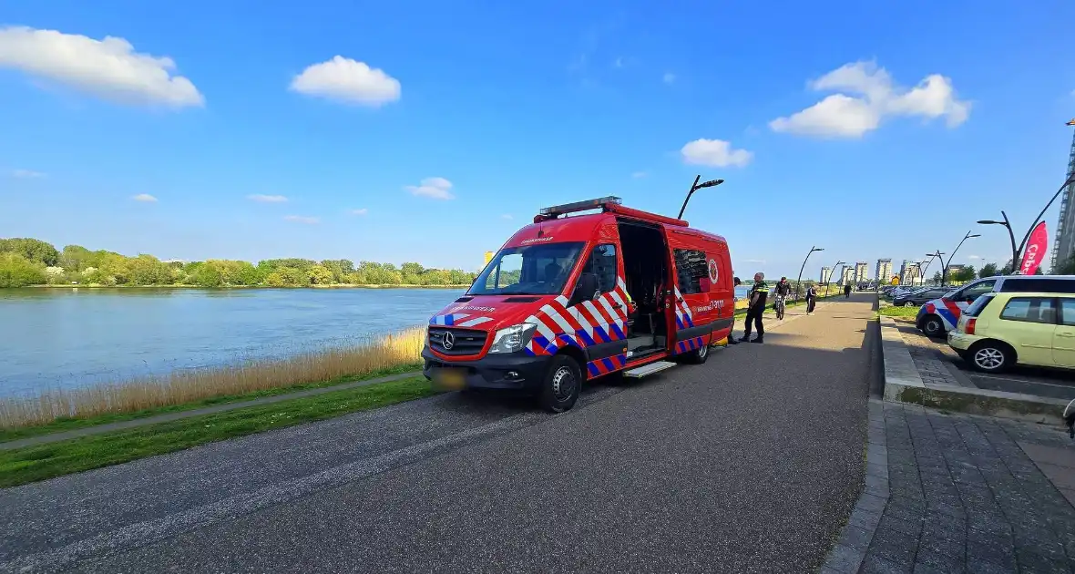 Hulpdiensten op zoek naar slachtoffer