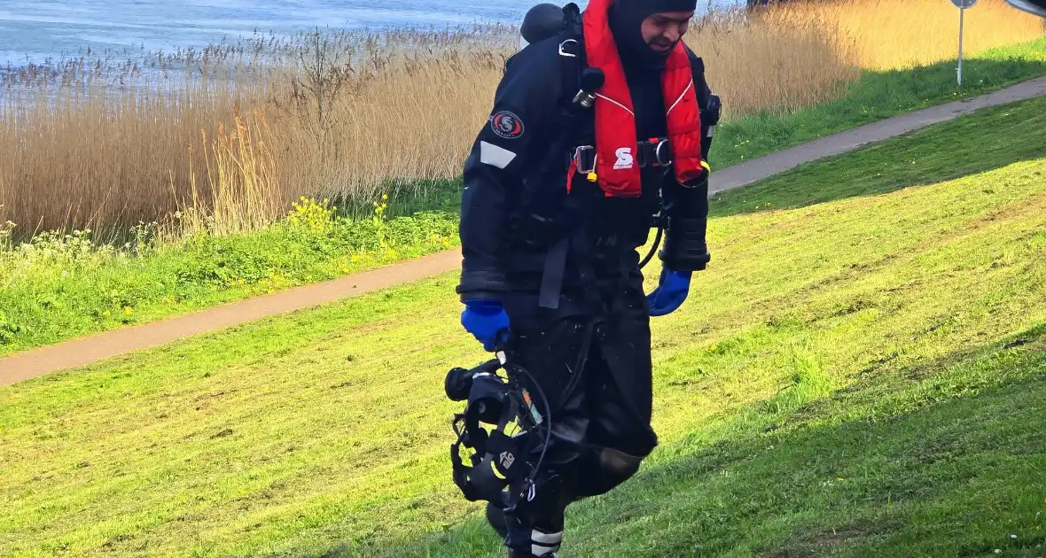 Hulpdiensten op zoek naar slachtoffer - Foto 3