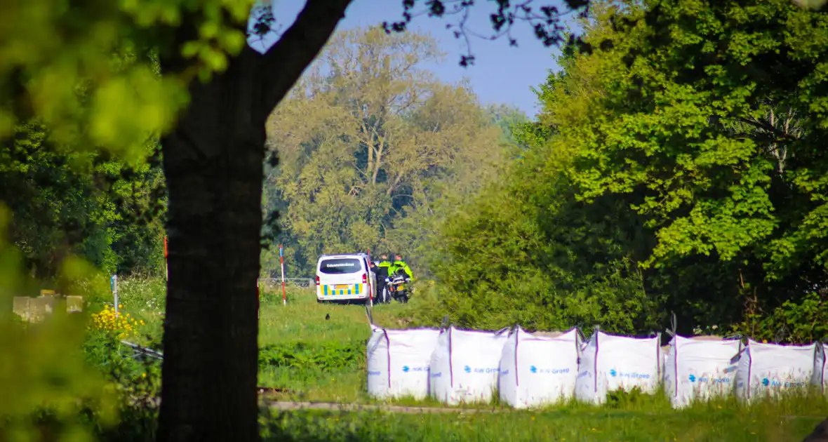Groot onderzoek naar aantreffen fiets met kleding langs waterkant - Foto 1