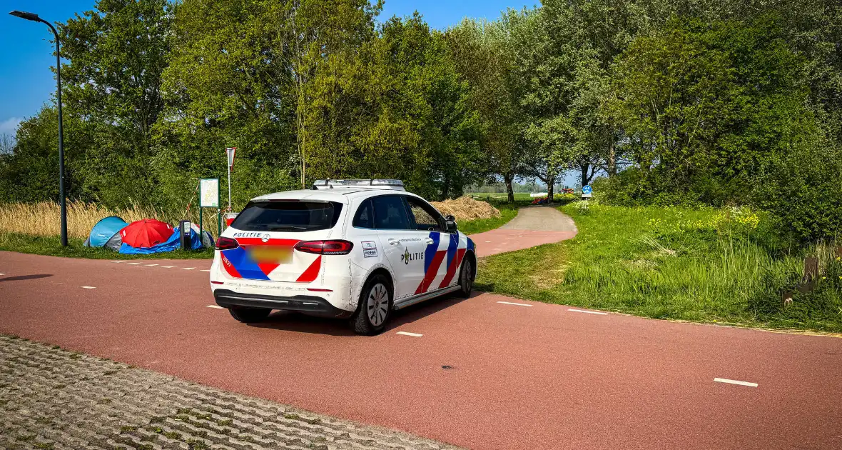 Groot onderzoek naar aantreffen fiets met kleding langs waterkant - Foto 8