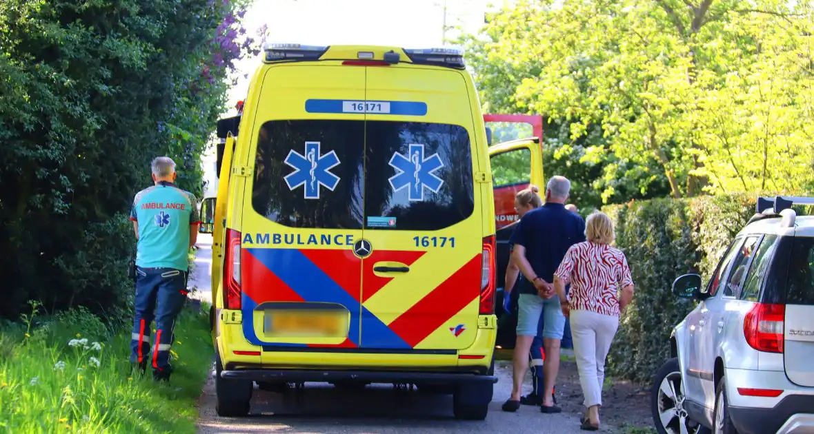 Man komt vast te zitten met voet in vlonder - Foto 1