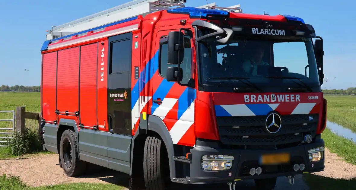 Brandweer redt schaap uit het water - Foto 5