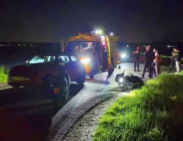 Scooter botst frontaal op auto