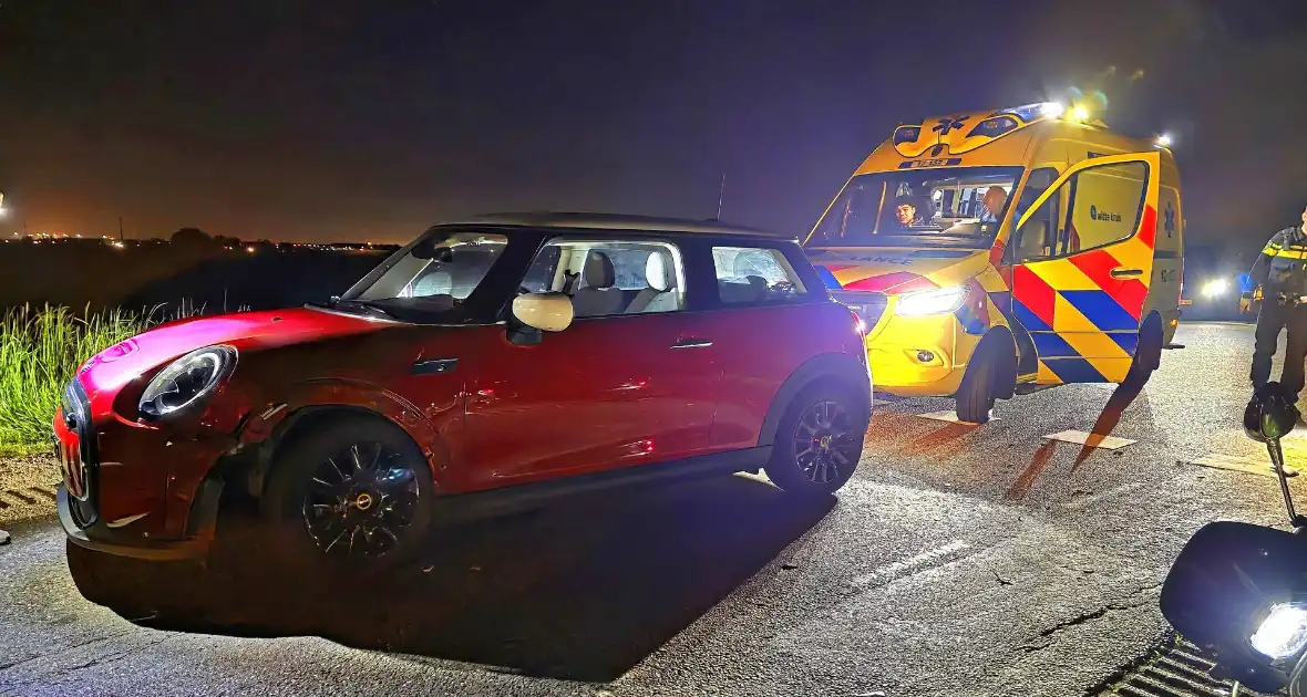 Scooter botst frontaal op auto - Foto 5