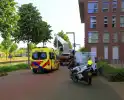 Fietser klapt op hoogwerker