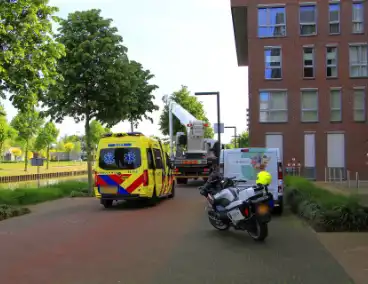 Fietser klapt op hoogwerker