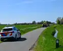 Twee fietsers komen hard ten val