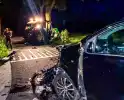 Tractor klapt tegen boom na forse aanrijding op kruising