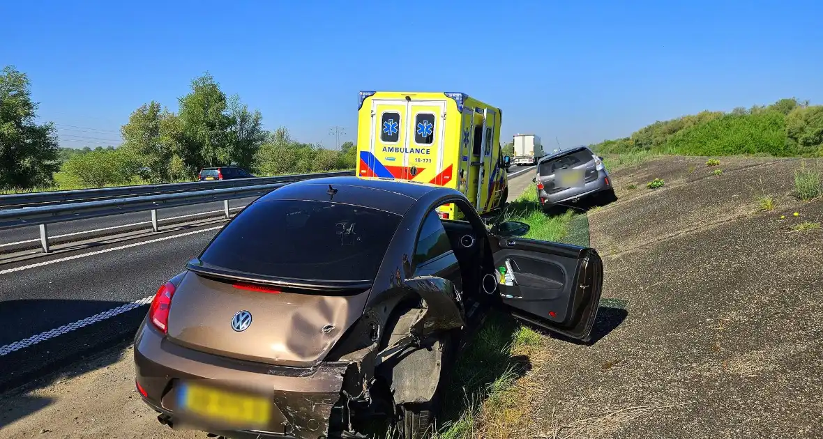 Voertuig geborgen na ongeval - Foto 3