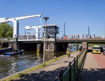 Hulpdiensten ingezet na melding persoon te water