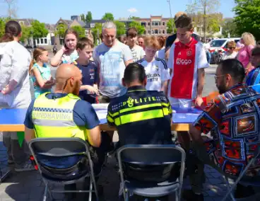 Tientallen jongeren op de vlucht voor politie