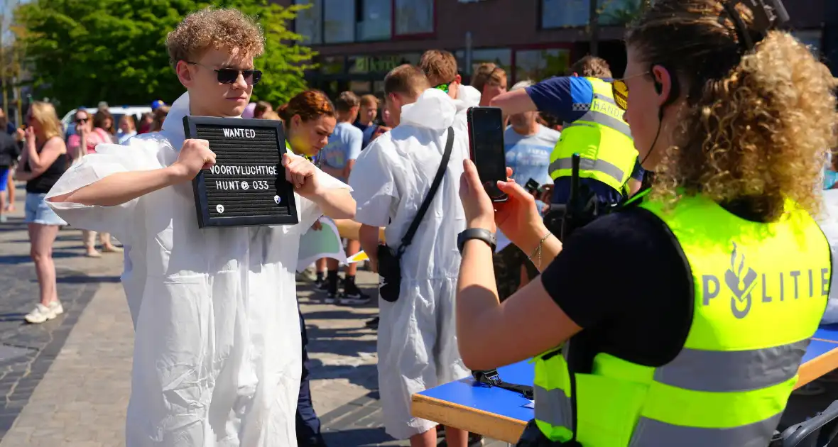 Tientallen jongeren op de vlucht voor politie - Foto 1