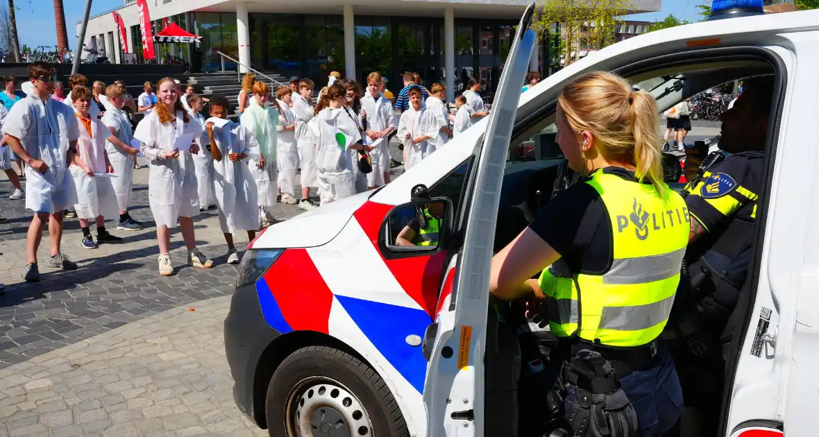 Tientallen jongeren op de vlucht voor politie - Foto 14