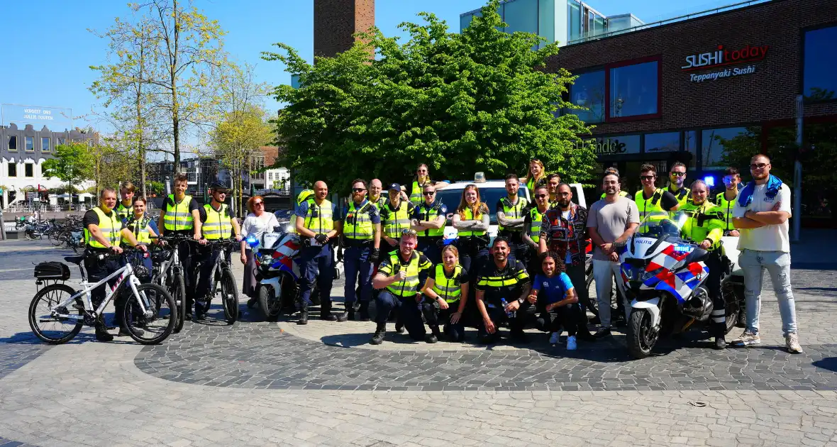 Tientallen jongeren op de vlucht voor politie - Foto 20