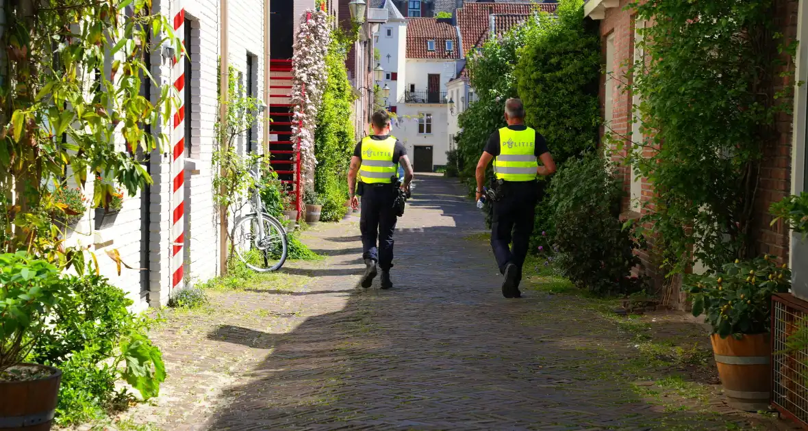 Tientallen jongeren op de vlucht voor politie - Foto 23