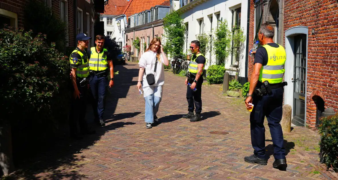 Tientallen jongeren op de vlucht voor politie - Foto 24