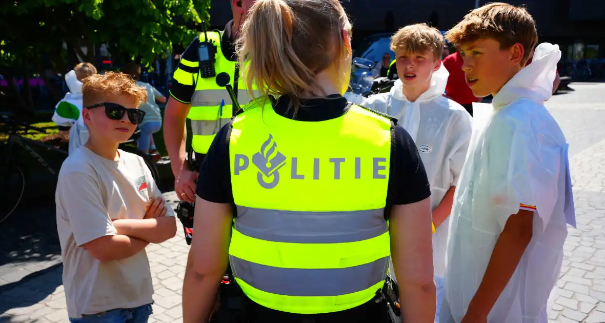 Tientallen jongeren op de vlucht voor politie - Foto 8