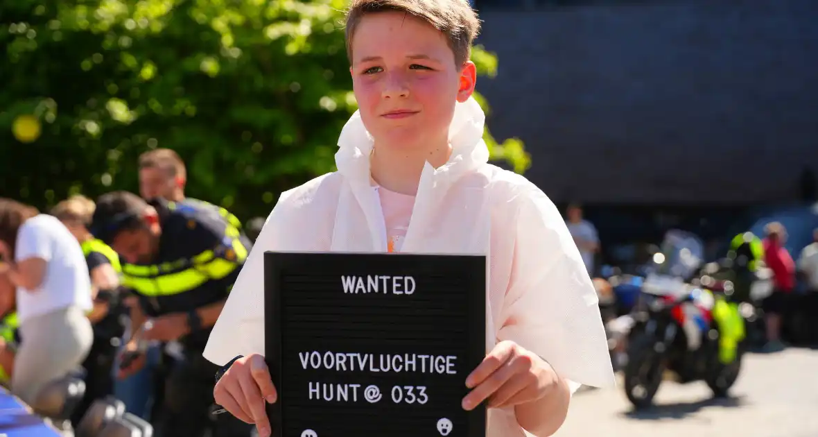 Tientallen jongeren op de vlucht voor politie - Foto 9
