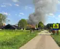 Grote brand in stal zorgt voor rookontwikkeling