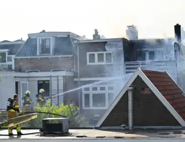 Veel rookontwikkeling bij brand in appartementen boven winkels