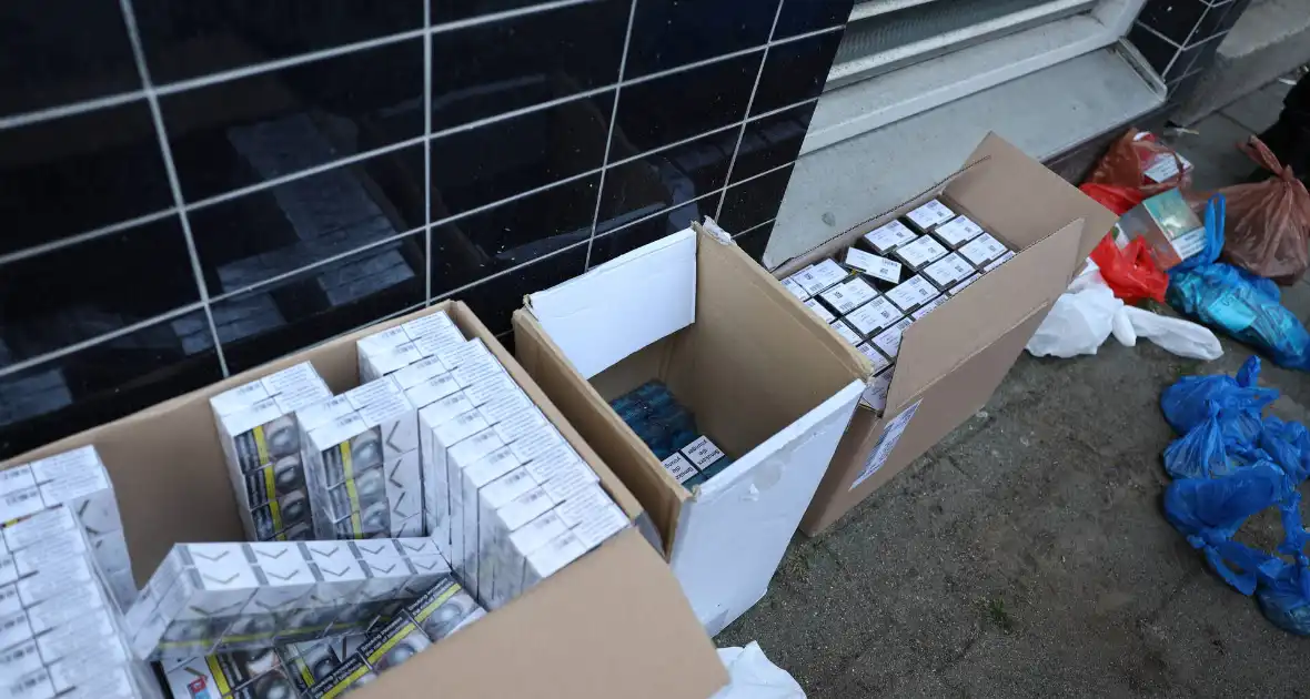 Illegale sigaretten en contant geld aangetroffen - Foto 13