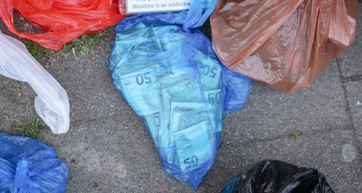 Illegale sigaretten en contant geld aangetroffen - Foto 26