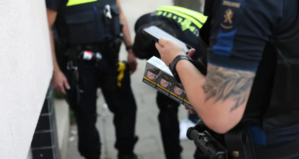 Illegale sigaretten en contant geld aangetroffen - Foto 6