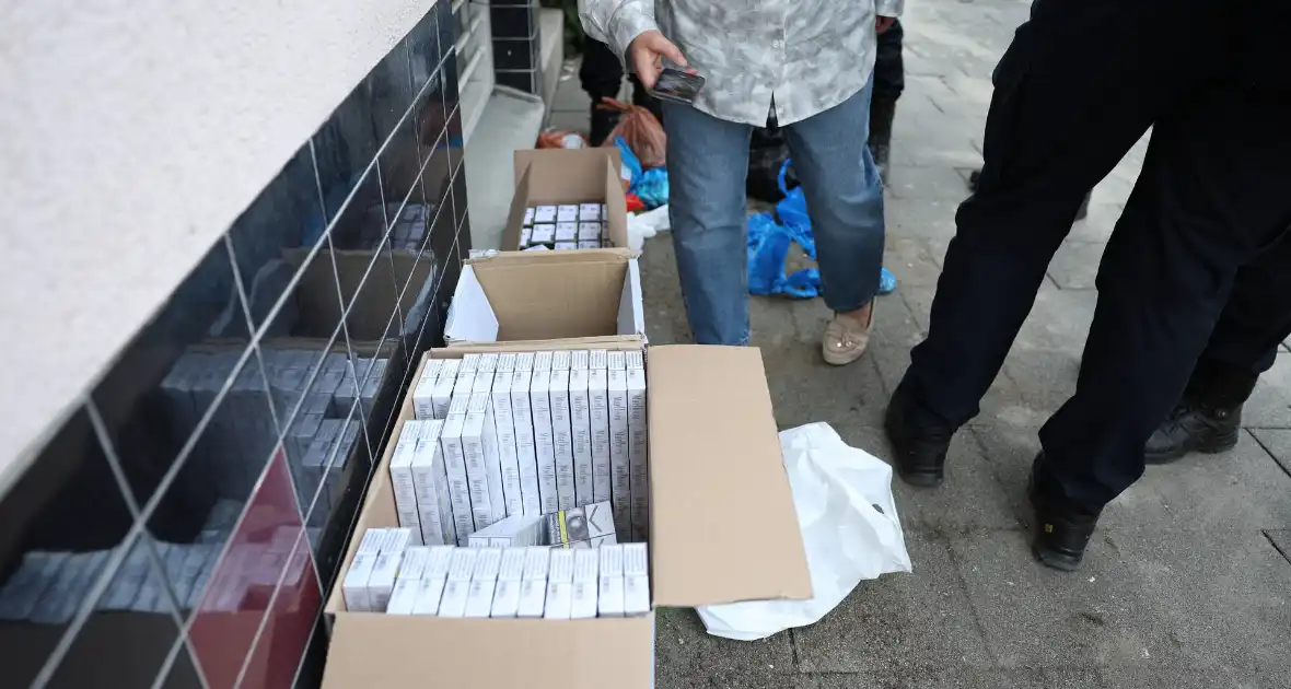 Illegale sigaretten en contant geld aangetroffen - Foto 8
