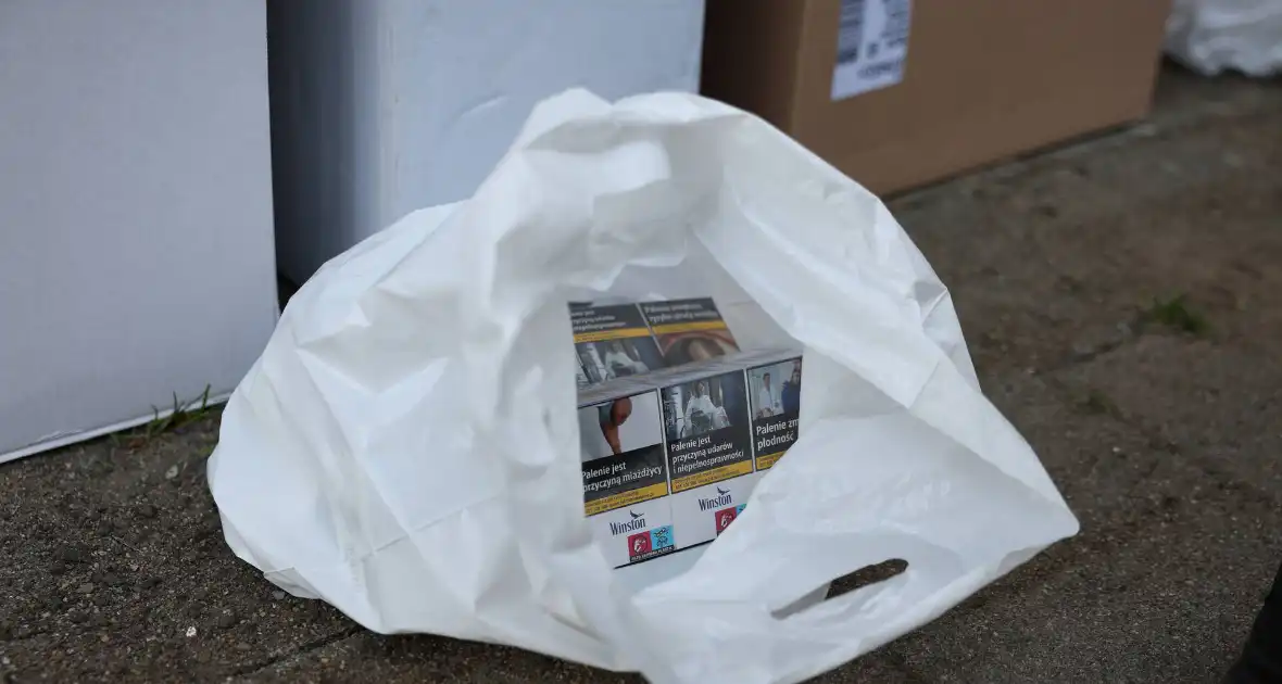 Illegale sigaretten en contant geld aangetroffen - Foto 9