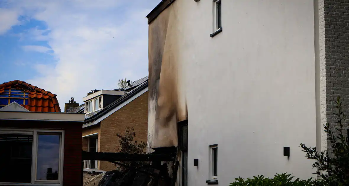 Schade bij daglicht goed te zien na grote nachtelijke brand