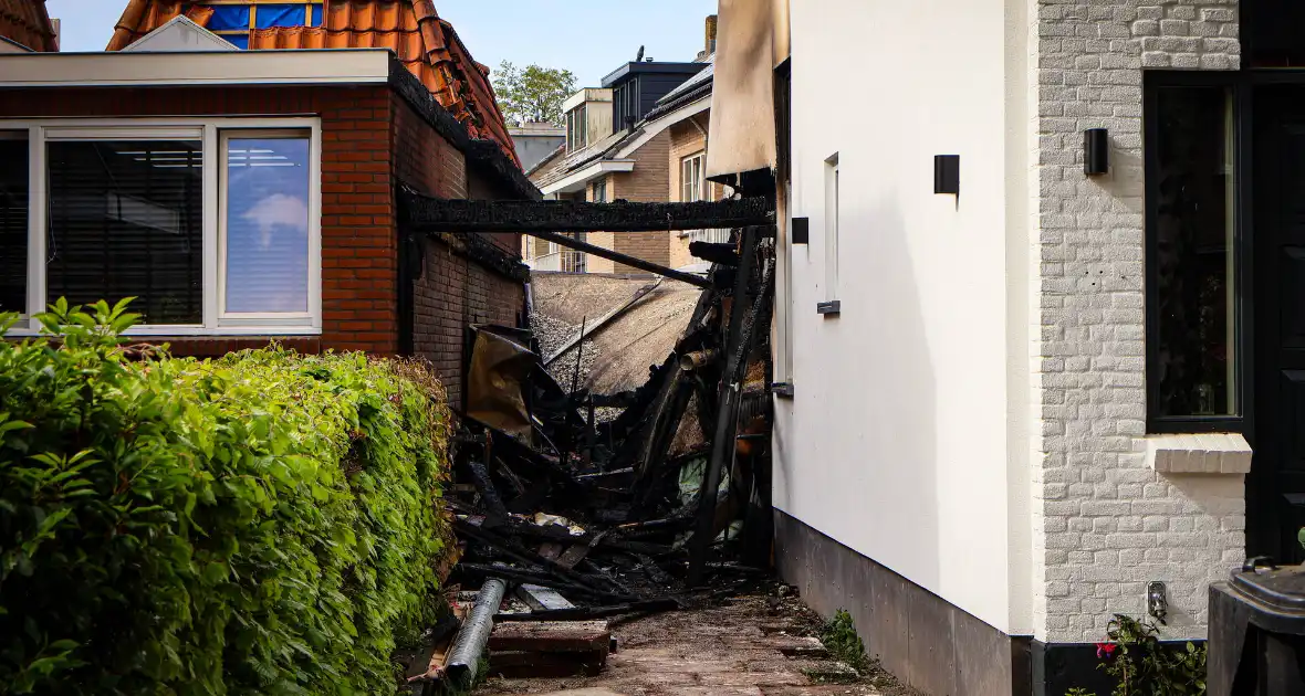 Schade bij daglicht goed te zien na grote nachtelijke brand - Foto 10