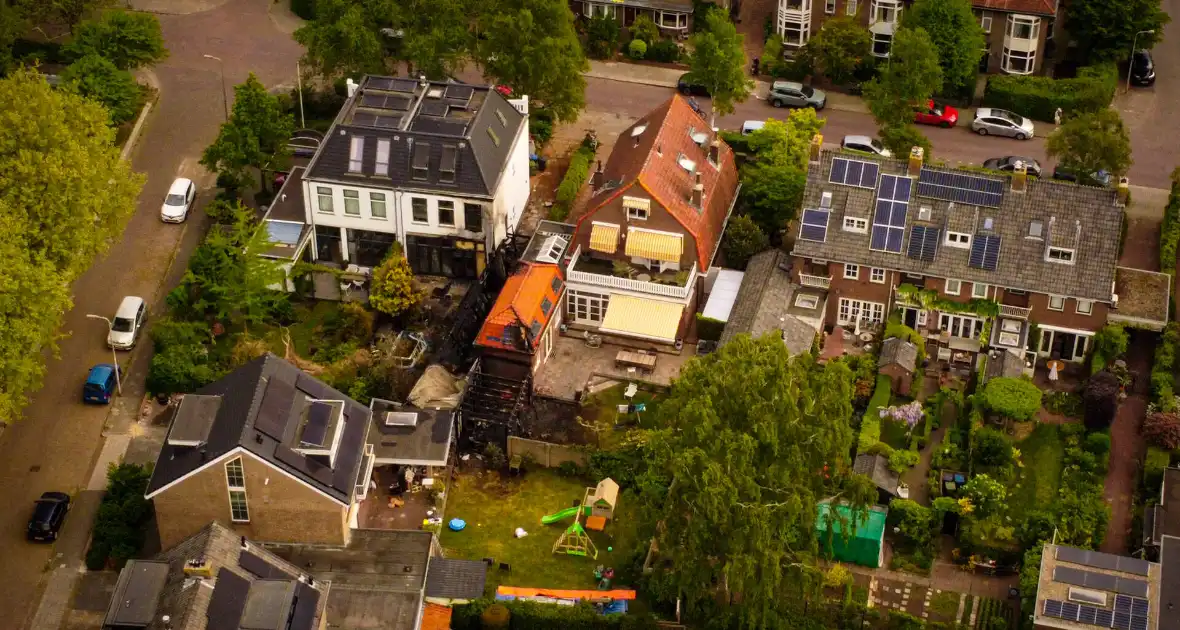 Schade bij daglicht goed te zien na grote nachtelijke brand - Foto 3