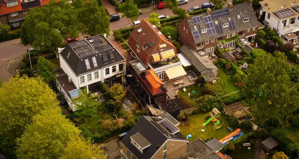 Schade bij daglicht goed te zien na grote nachtelijke brand - Foto 4