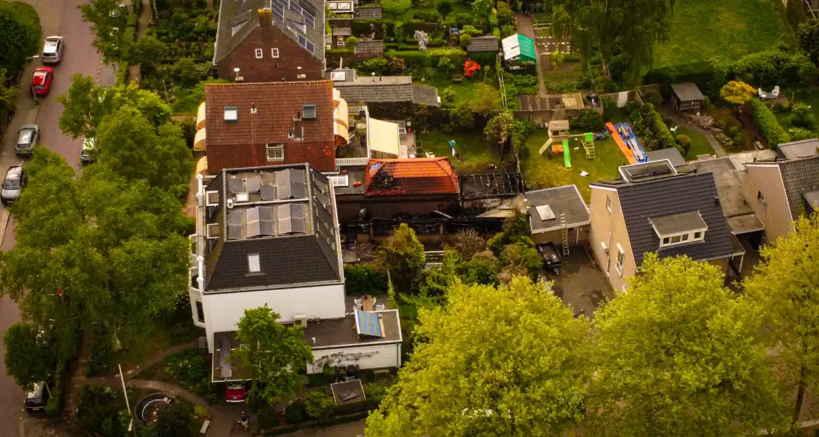 Schade bij daglicht goed te zien na grote nachtelijke brand - Foto 5