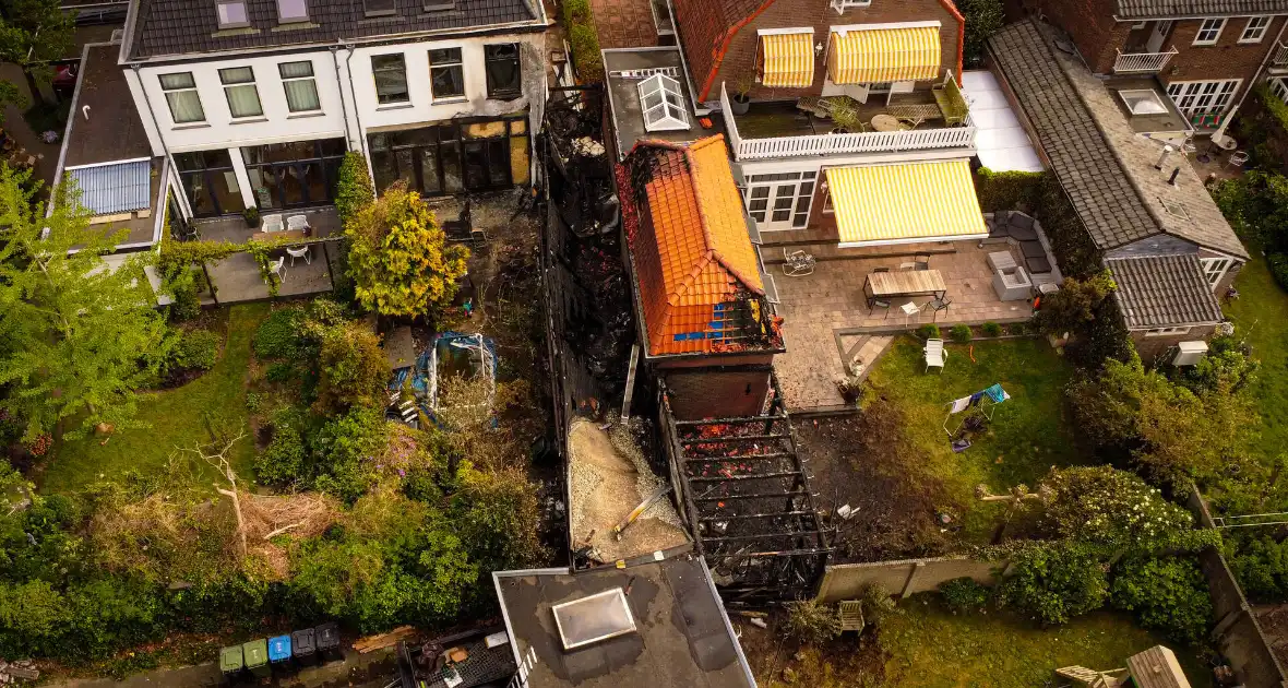 Schade bij daglicht goed te zien na grote nachtelijke brand - Foto 8