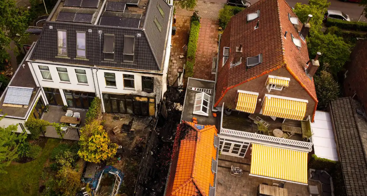 Schade bij daglicht goed te zien na grote nachtelijke brand - Foto 9