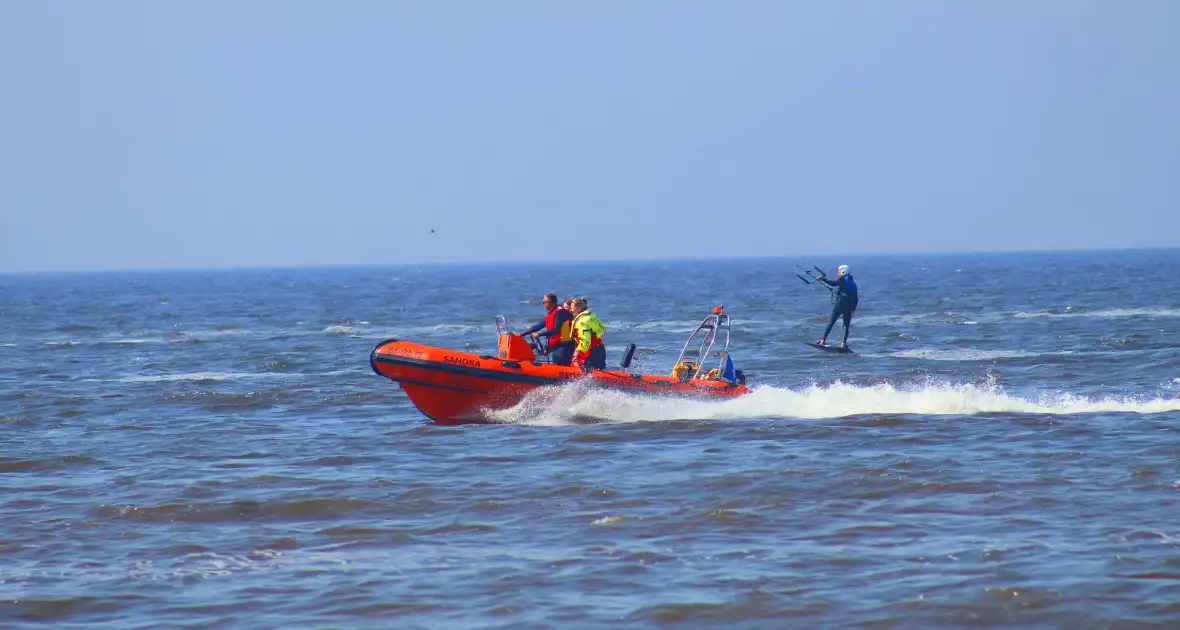 Zoekactie naar vermiste persoon op strand