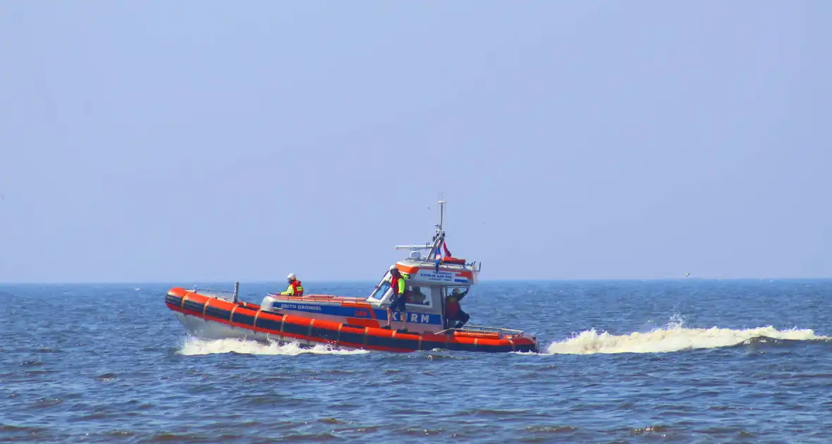 Zoekactie naar vermiste persoon op strand - Foto 3