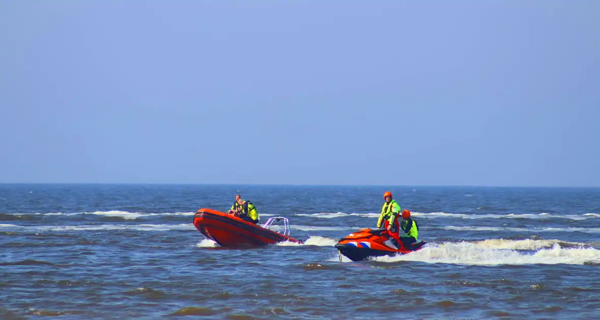 Zoekactie naar vermiste persoon op strand - Foto 5