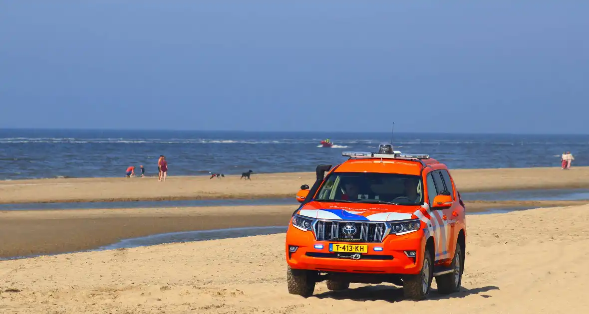 Zoekactie naar vermiste persoon op strand - Foto 8