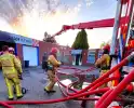 Forse rookwolken bij grote brand in autogarage